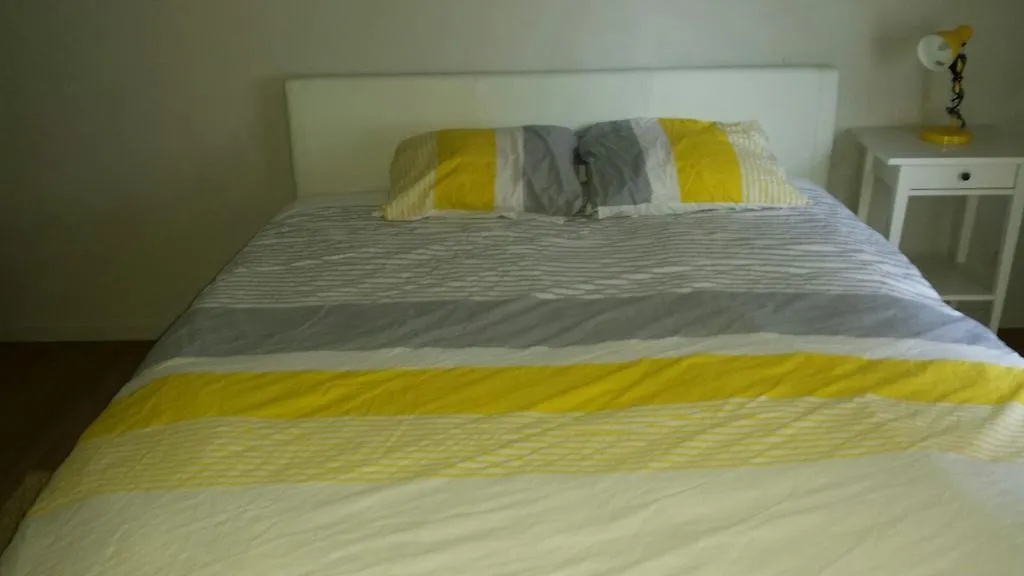 Central Yellow Apartment Brüssel