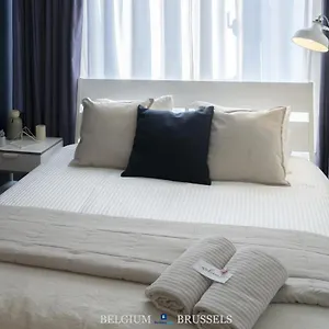  Privatunterkunft Chic With Bathroom - Terrace & Free Parking