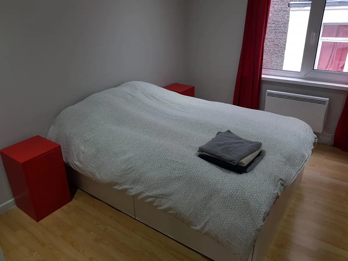 Central Yellow Apartment بروكسل