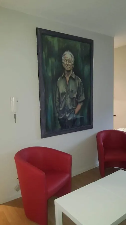 Central Yellow Apartment بروكسل بلجيكا